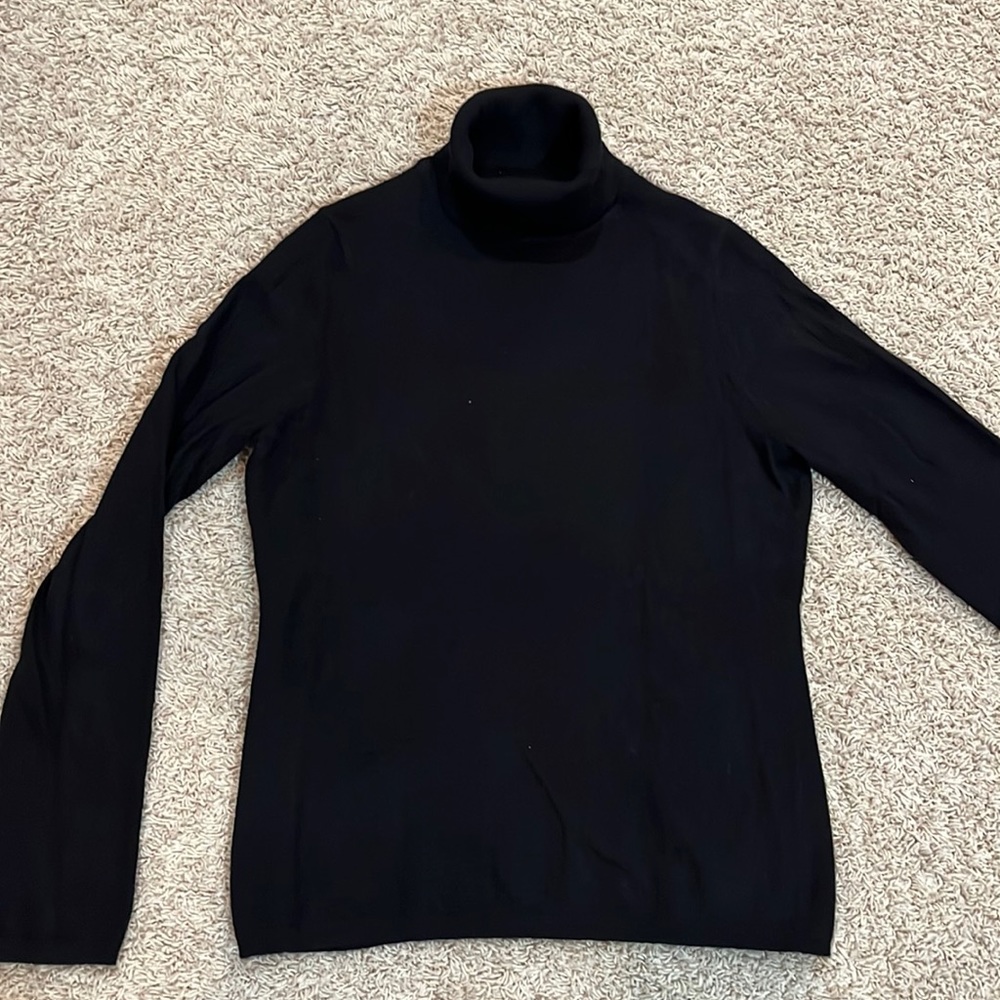 Women’s black Cashmere Charter Club turtleneck sweater, size small